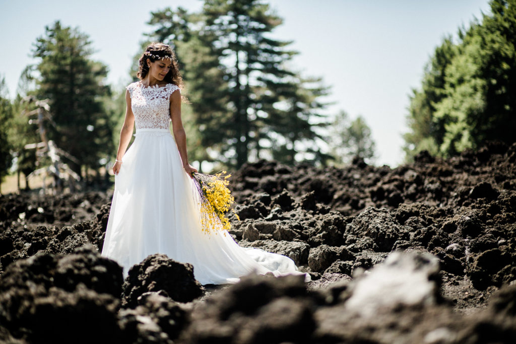Hochzeitsbilder Braut am Vulkan Etna Sizilien After Wedding Shooting
